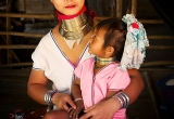 53  Long neck villager with child DSC3821